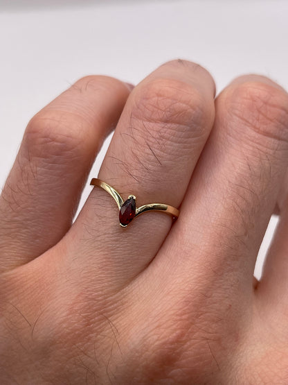9ct gold garnet wishbone ring