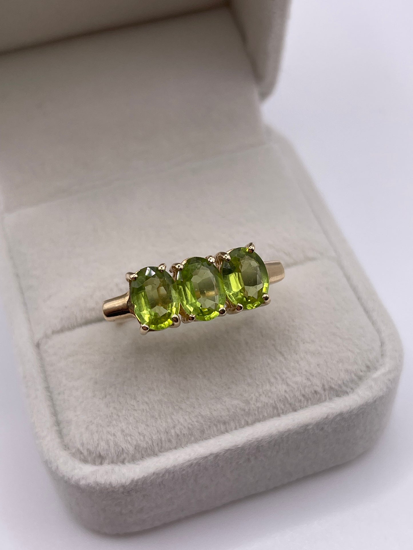 9ct gold quartz ring