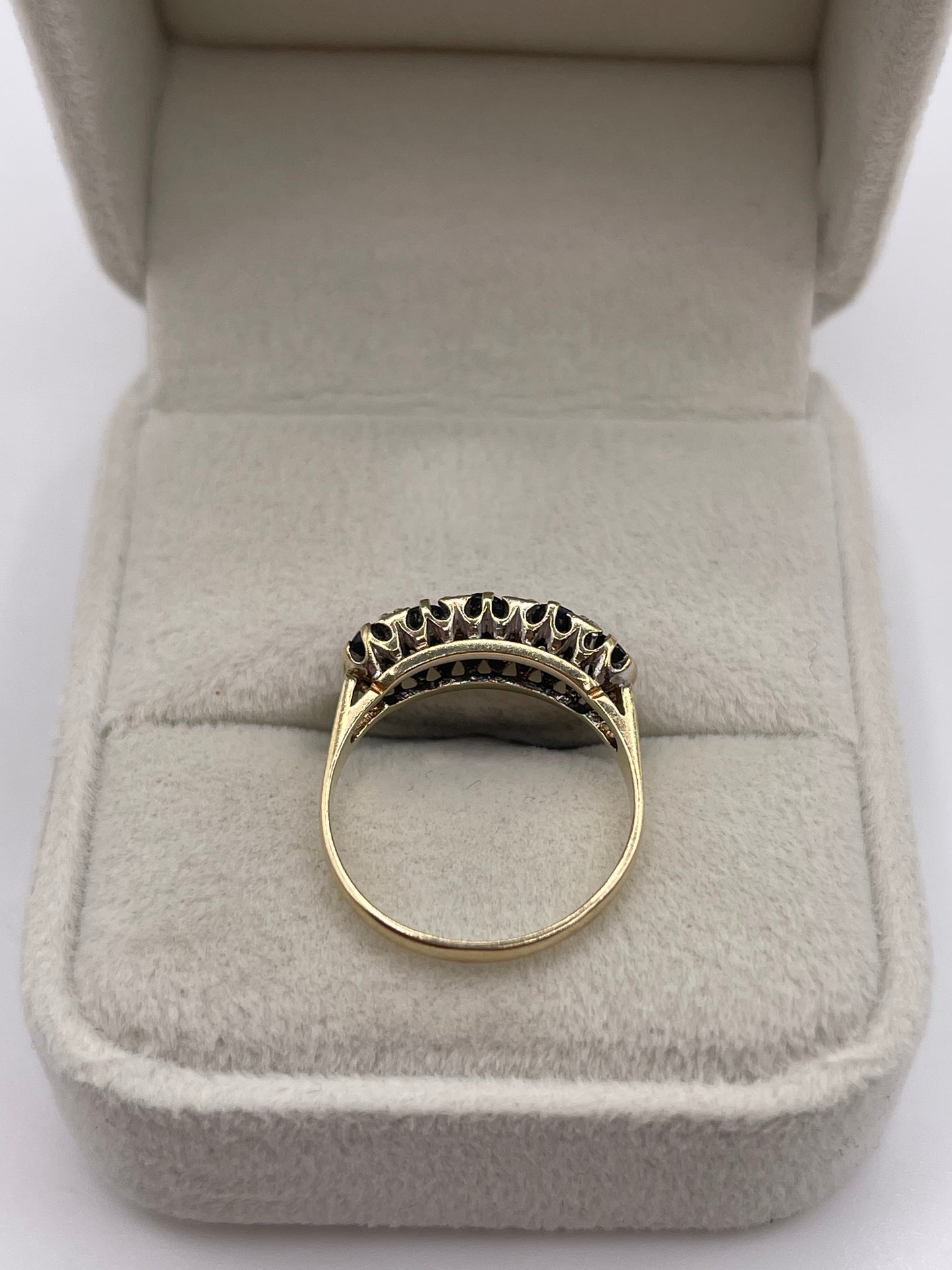 9ct gold sapphire and diamond ring