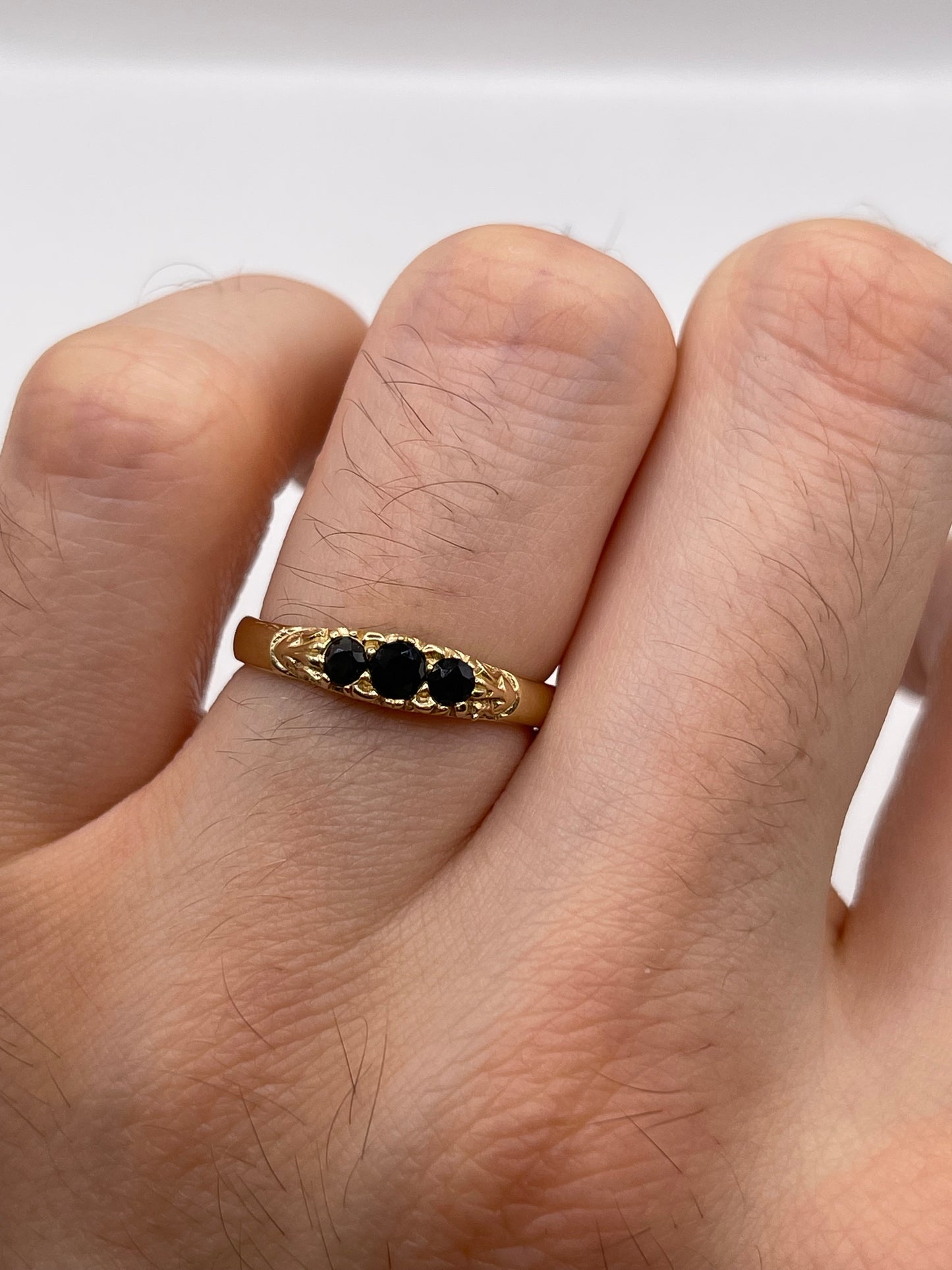 9ct gold sapphire ring