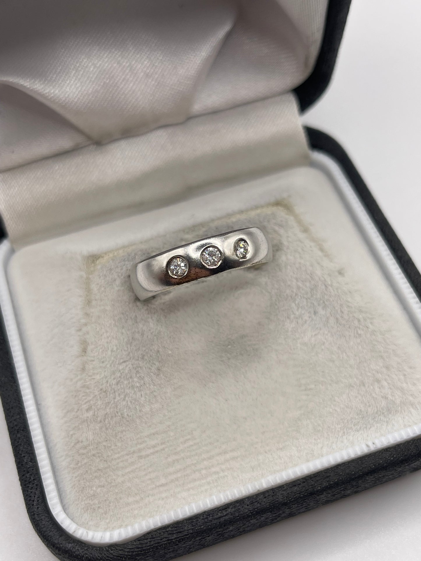 9ct white gold diamond ring