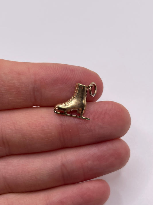 9ct gold ice skate charm