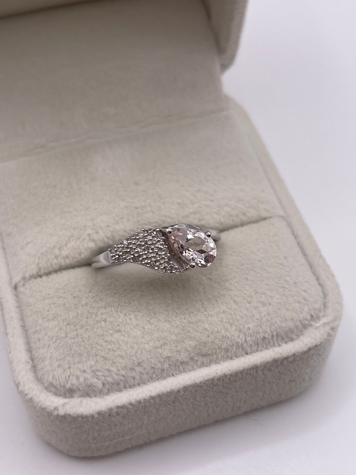 9ct white gold kunzite and diamond ring