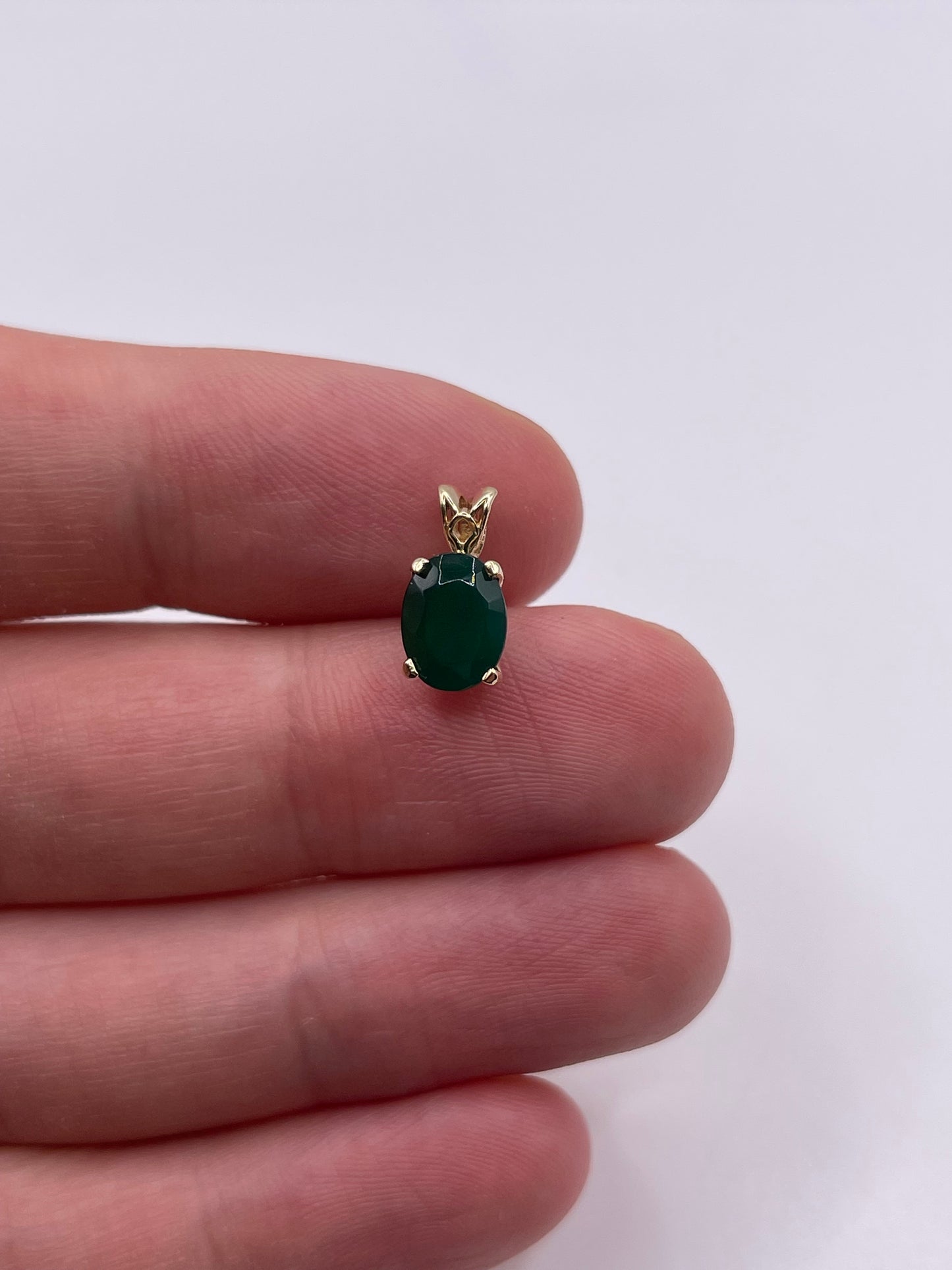 9ct gold green agate pendant