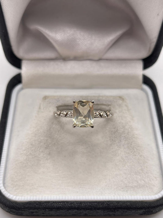 Silver quartz ring