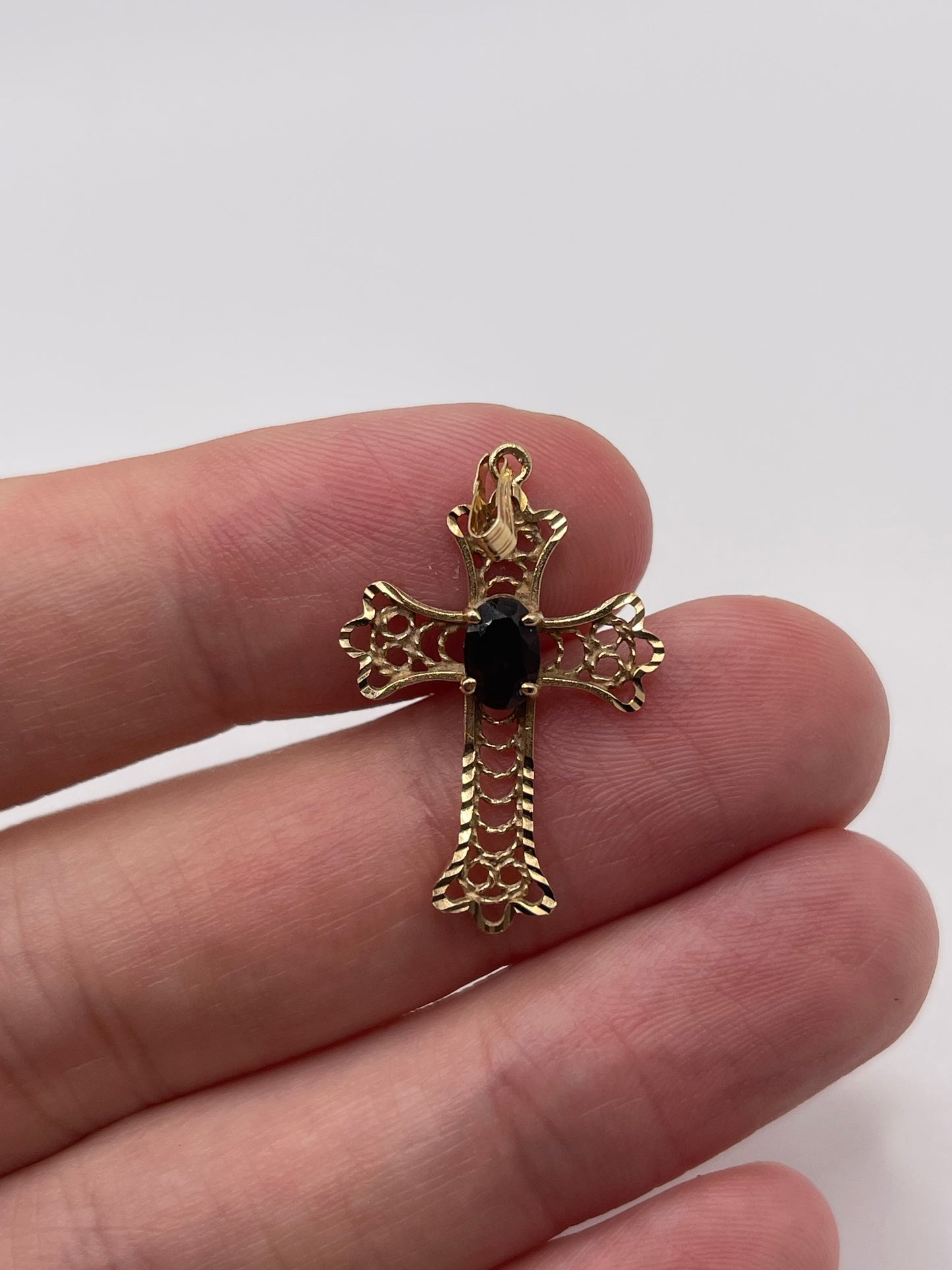 9ct gold garnet cross pendant