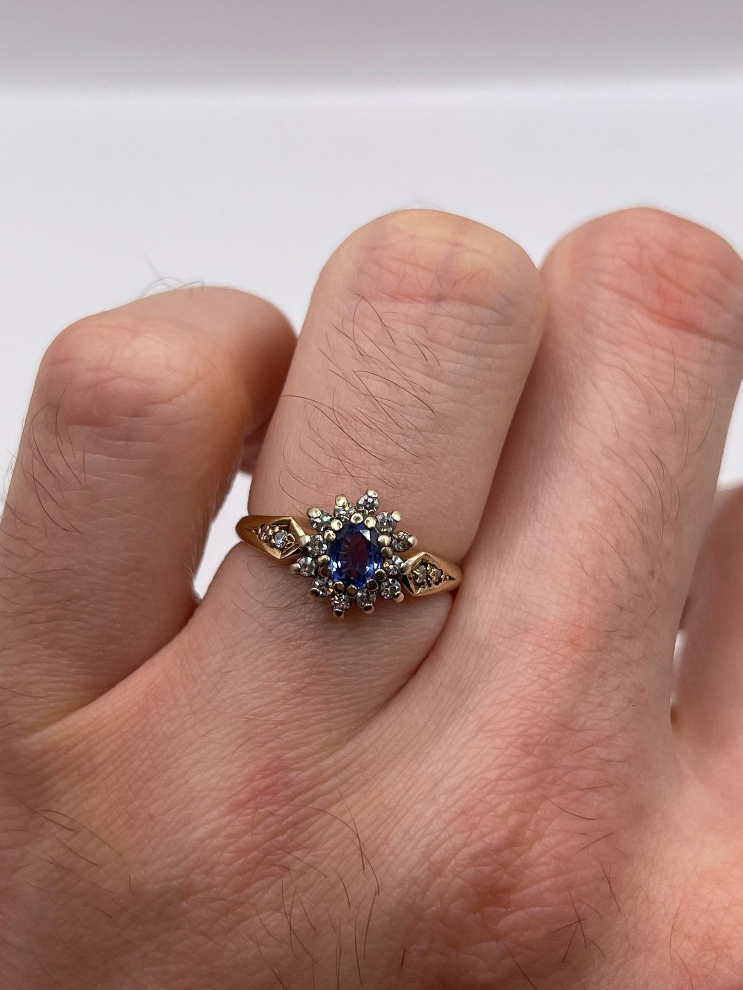 9ct gold sapphire and diamond ring
