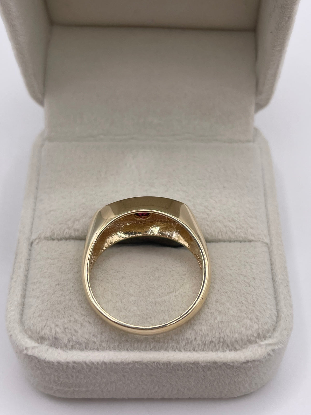 9ct gold garnet signet ring