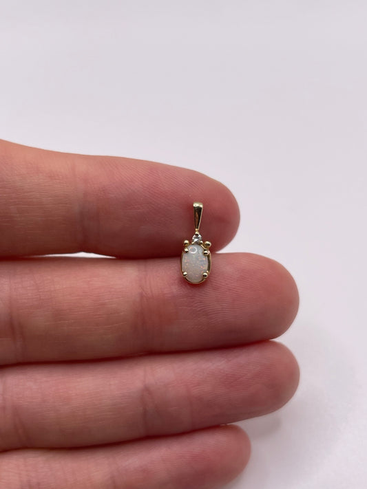 9ct gold opal and diamond pendant