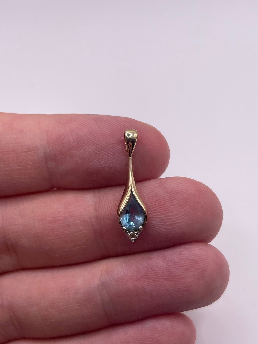 9ct gold topaz and diamond pendant