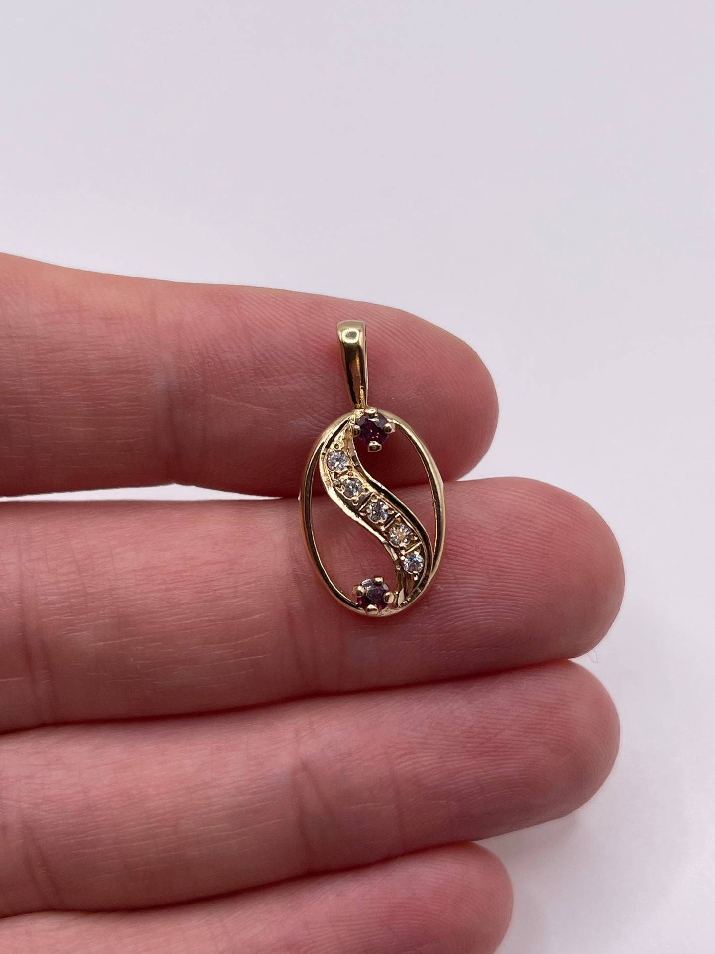 9ct gold garnet and cz pendant