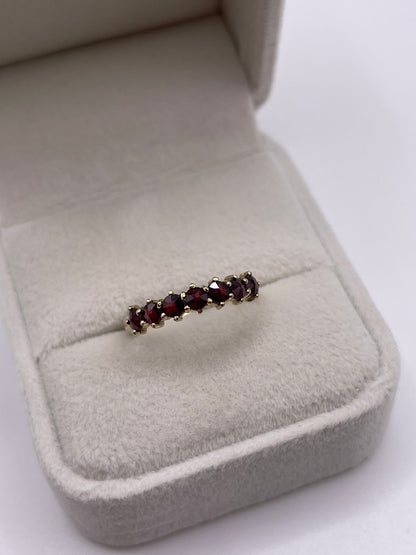 9ct gold garnet ring