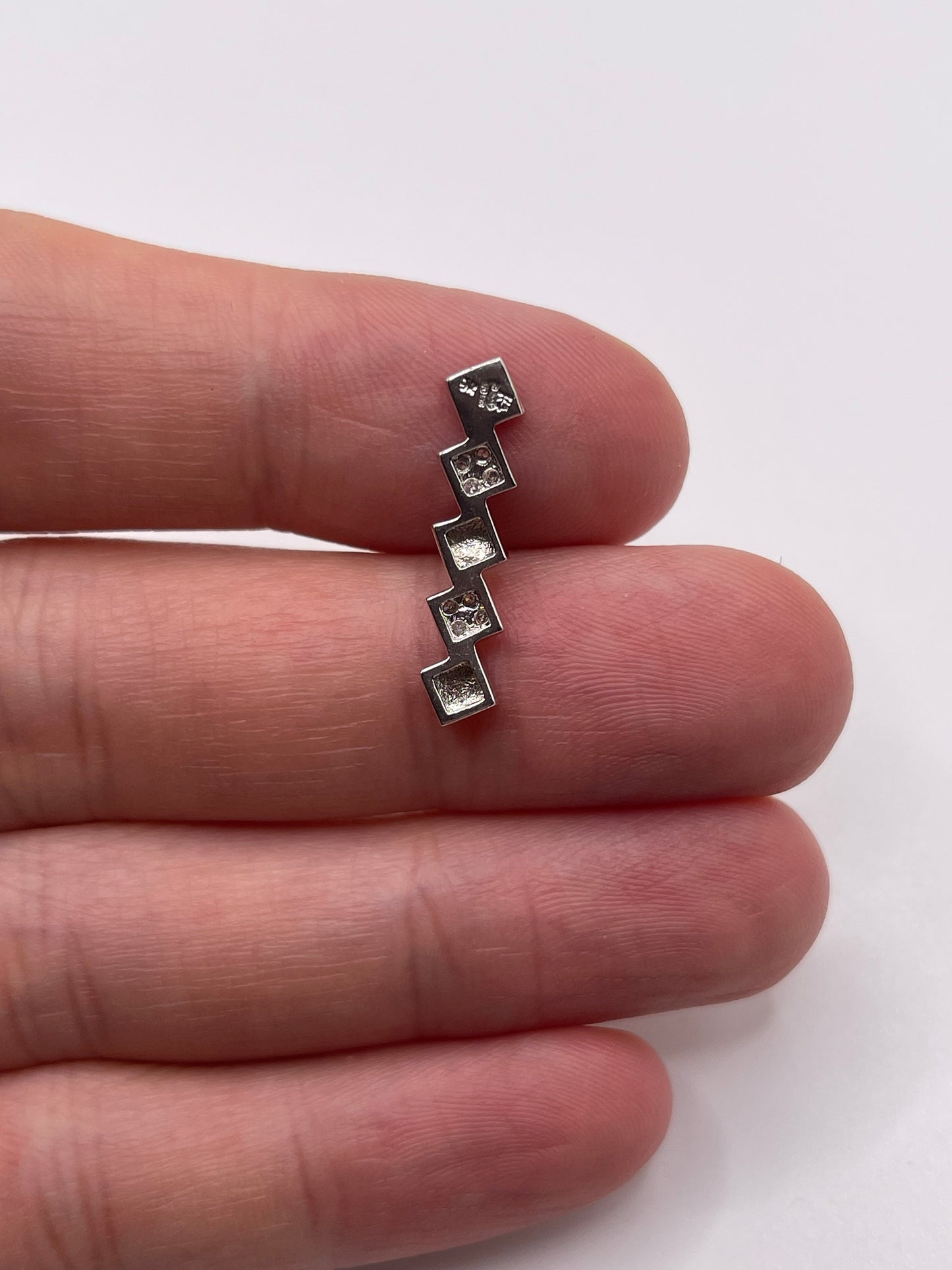 9ct white gold diamond pendant