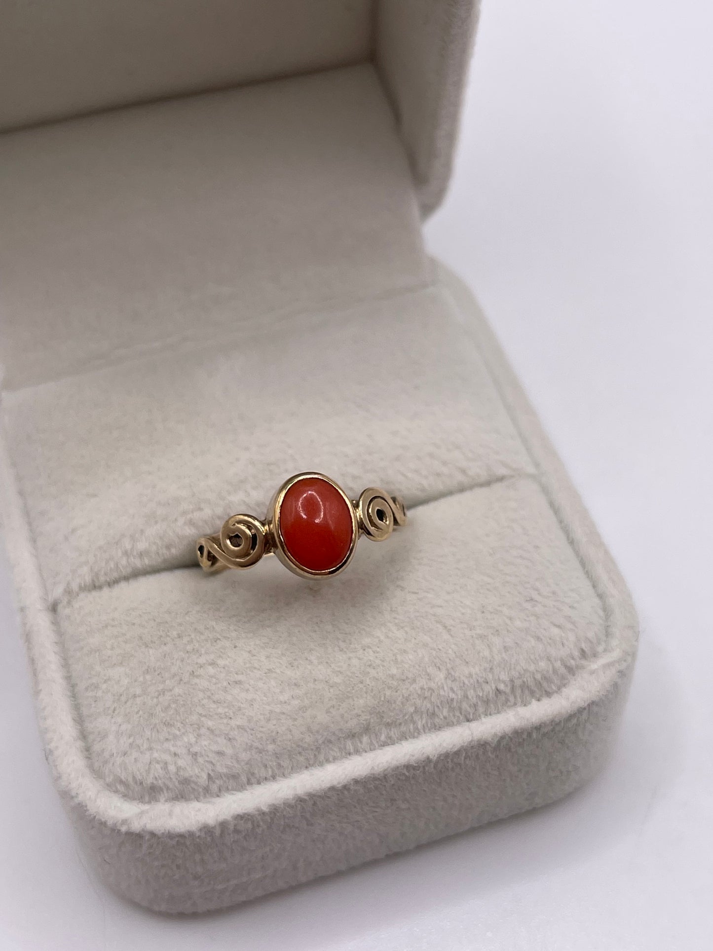 9ct gold coral ring