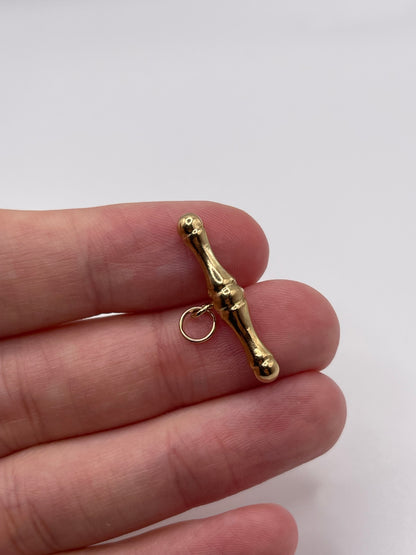 9ct gold T bar pendant