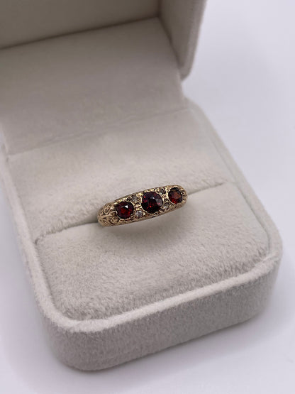 9ct gold garnet ring