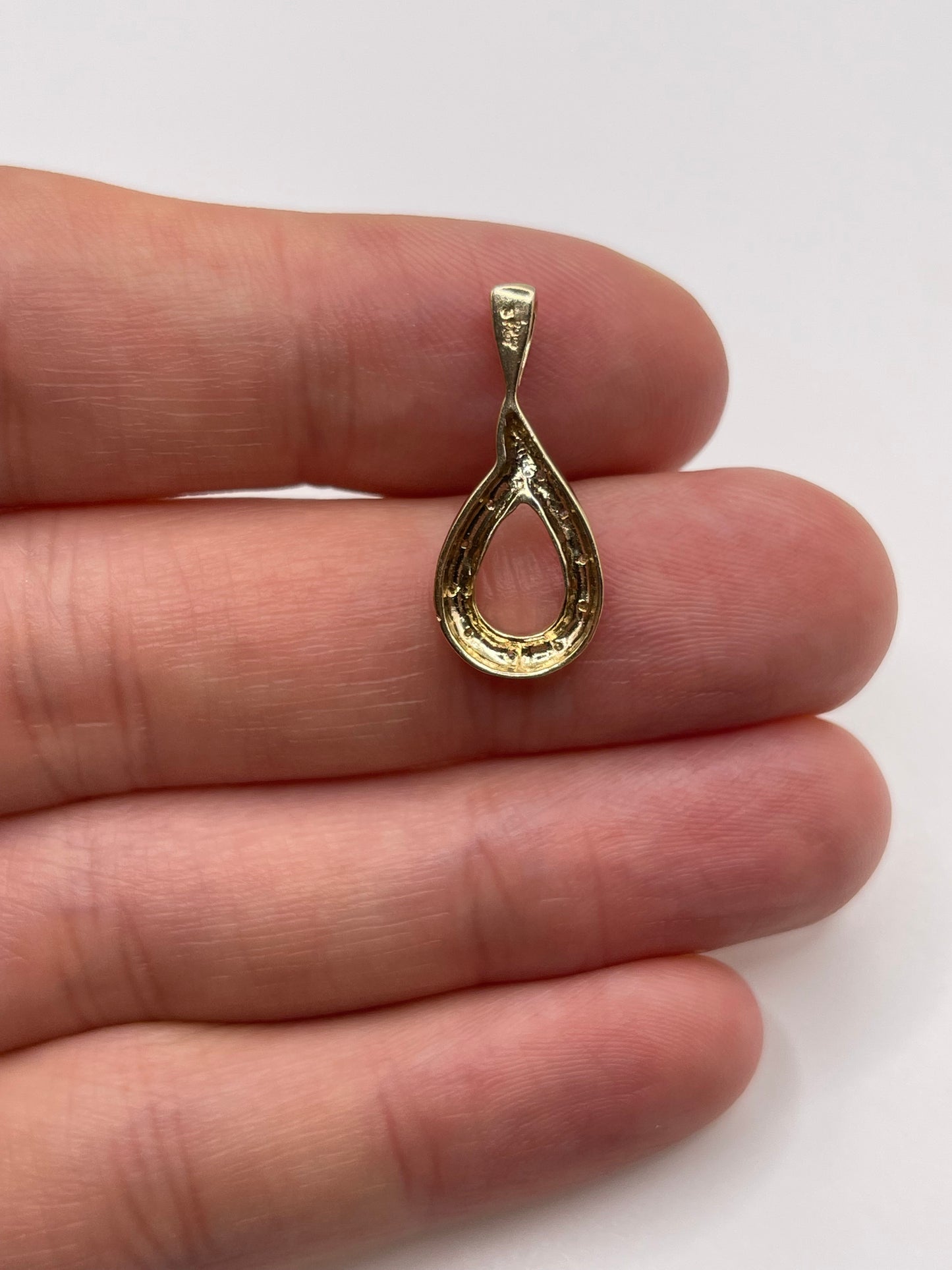 9ct gold diamond pendant