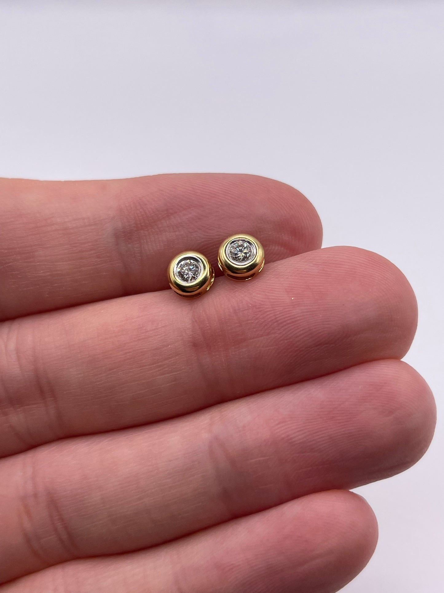 18ct gold diamond earrings