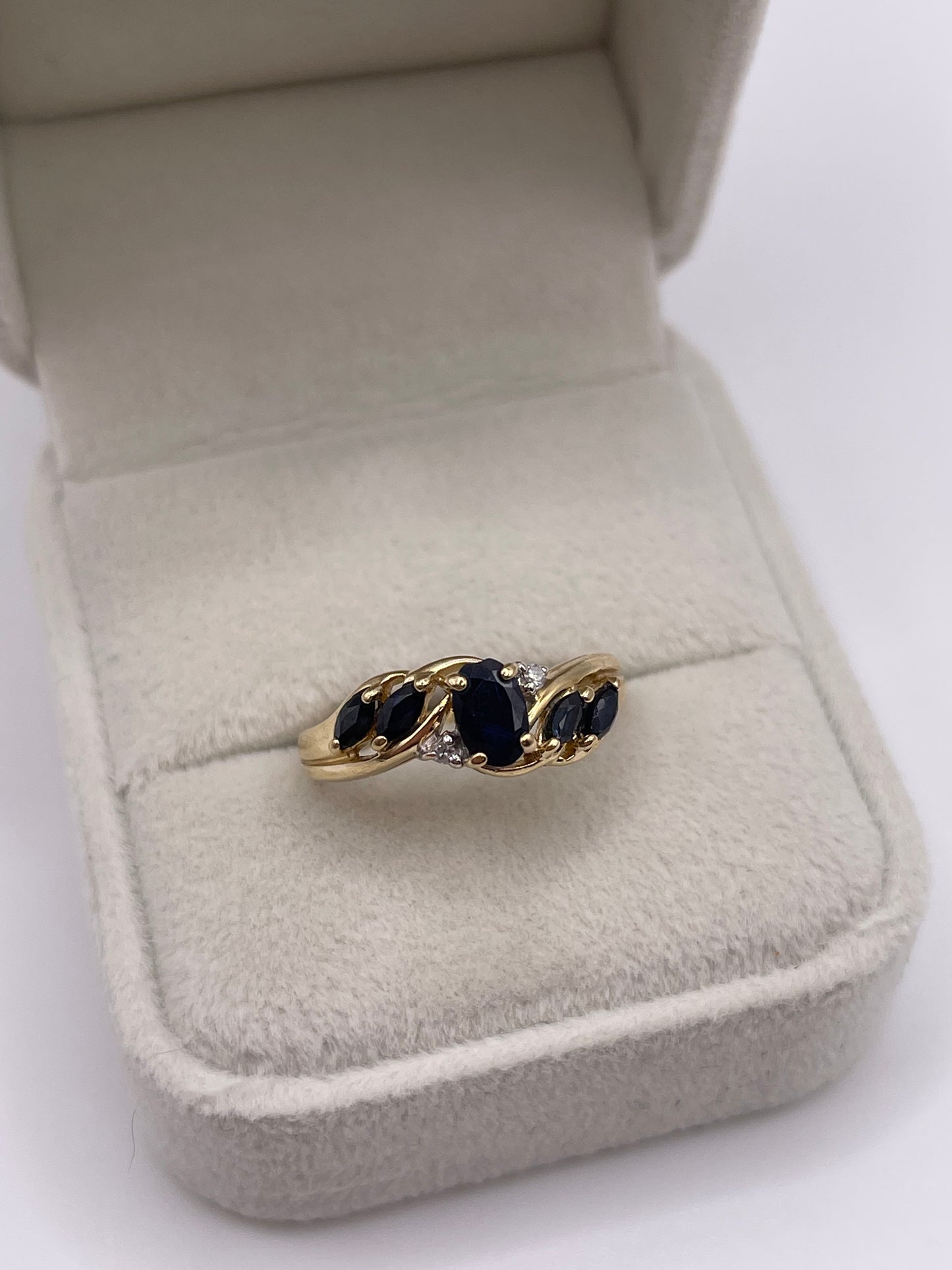 9ct gold sapphire and diamond ring