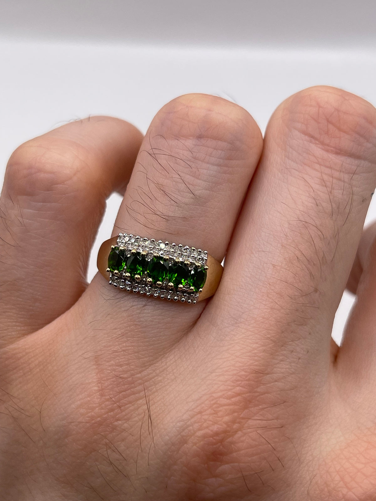 9ct gold diopside and diamond ring