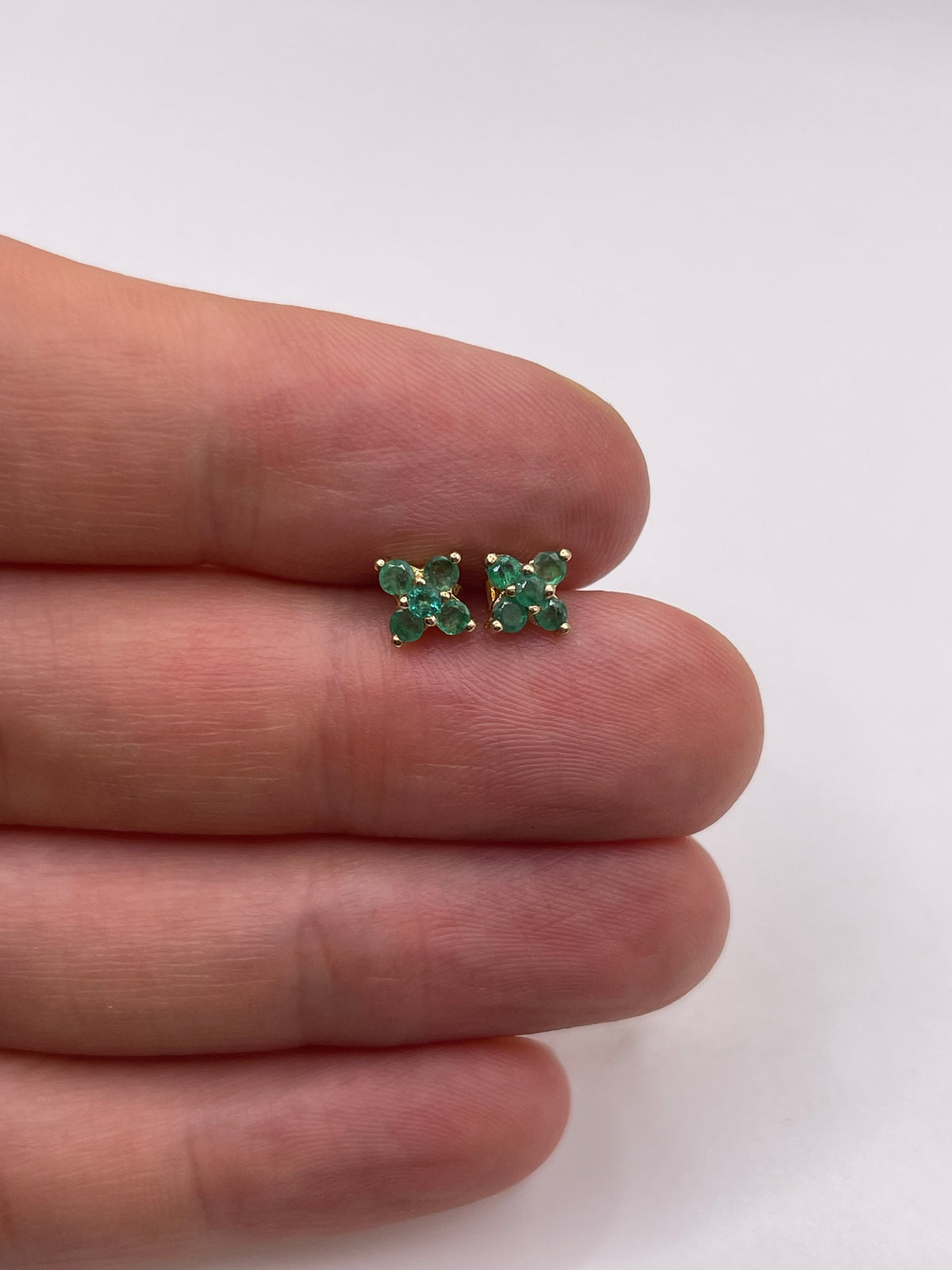 9ct gold emerald earrings