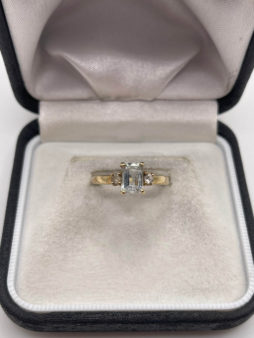 9ct gold aquamarine ring