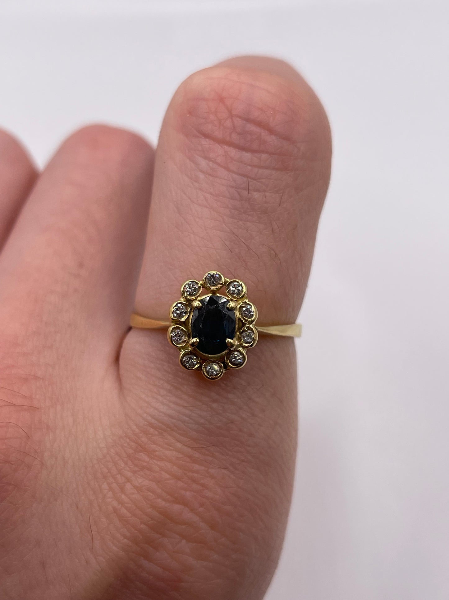 18ct gold sapphire and diamond ring
