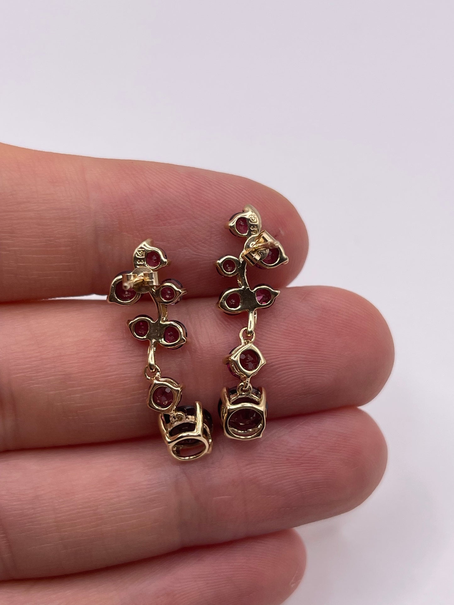 9ct gold garnet drop earrings