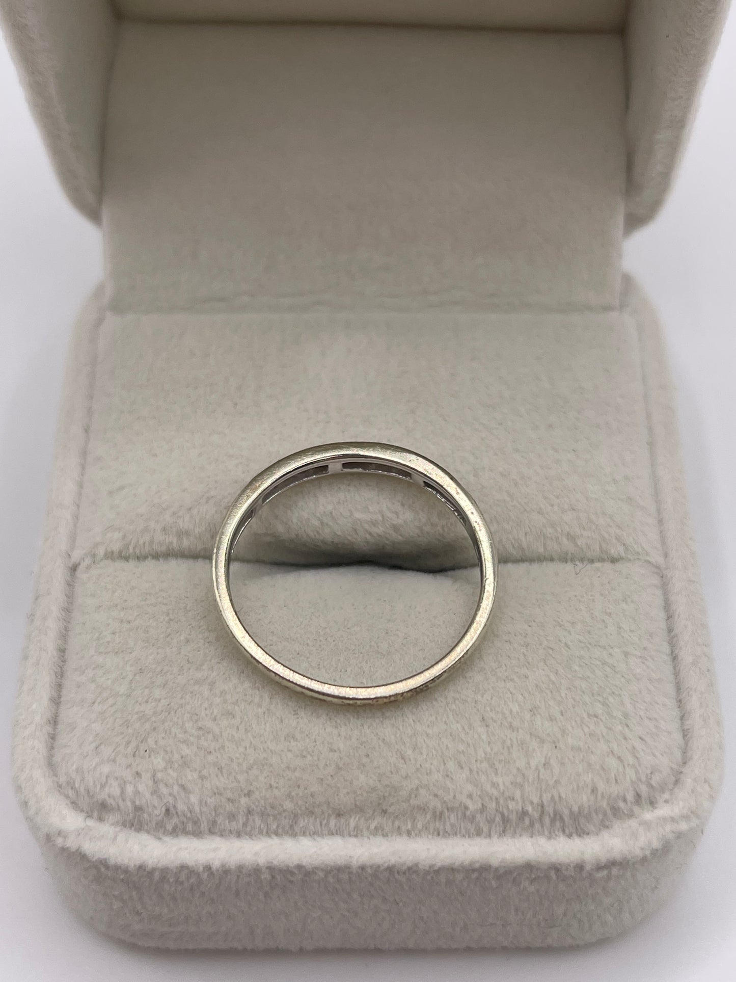 9ct white gold diamond ring