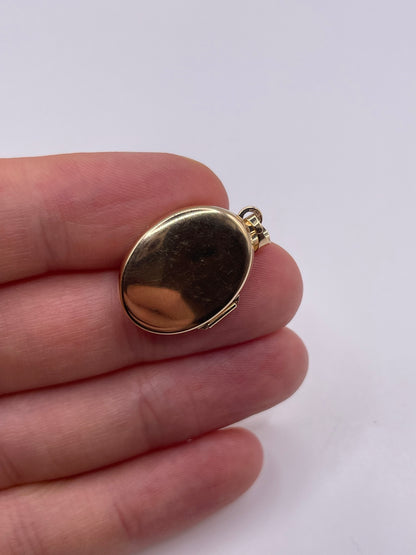 9ct gold locket pendant