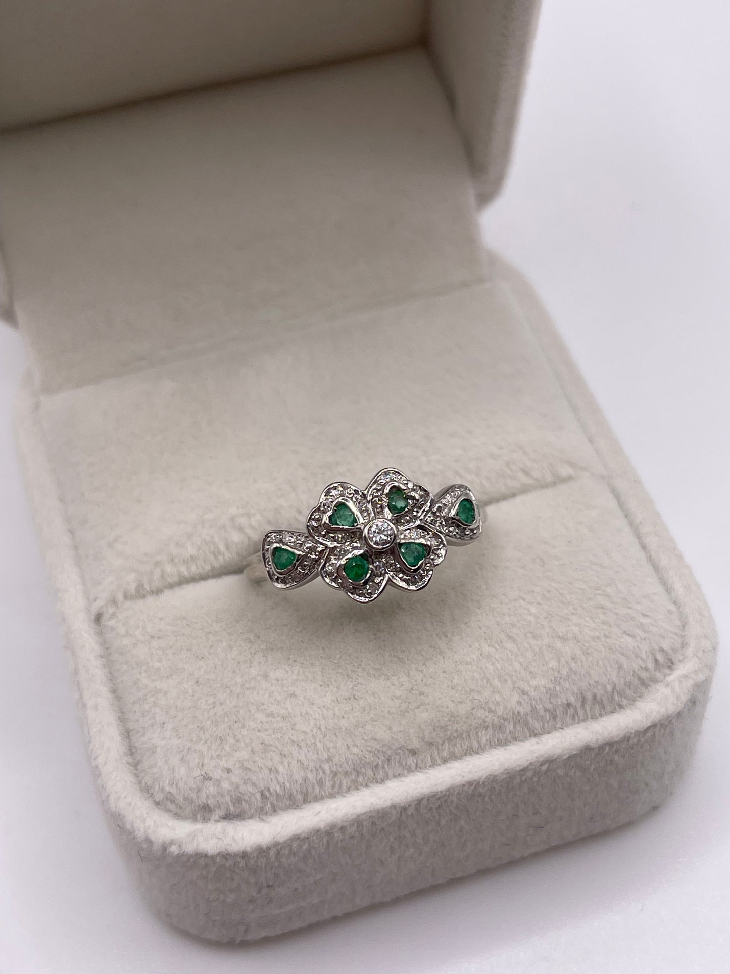 9ct white gold emerald and diamomd clover ring