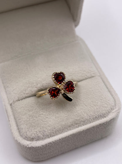 9ct gold garnet clover ring