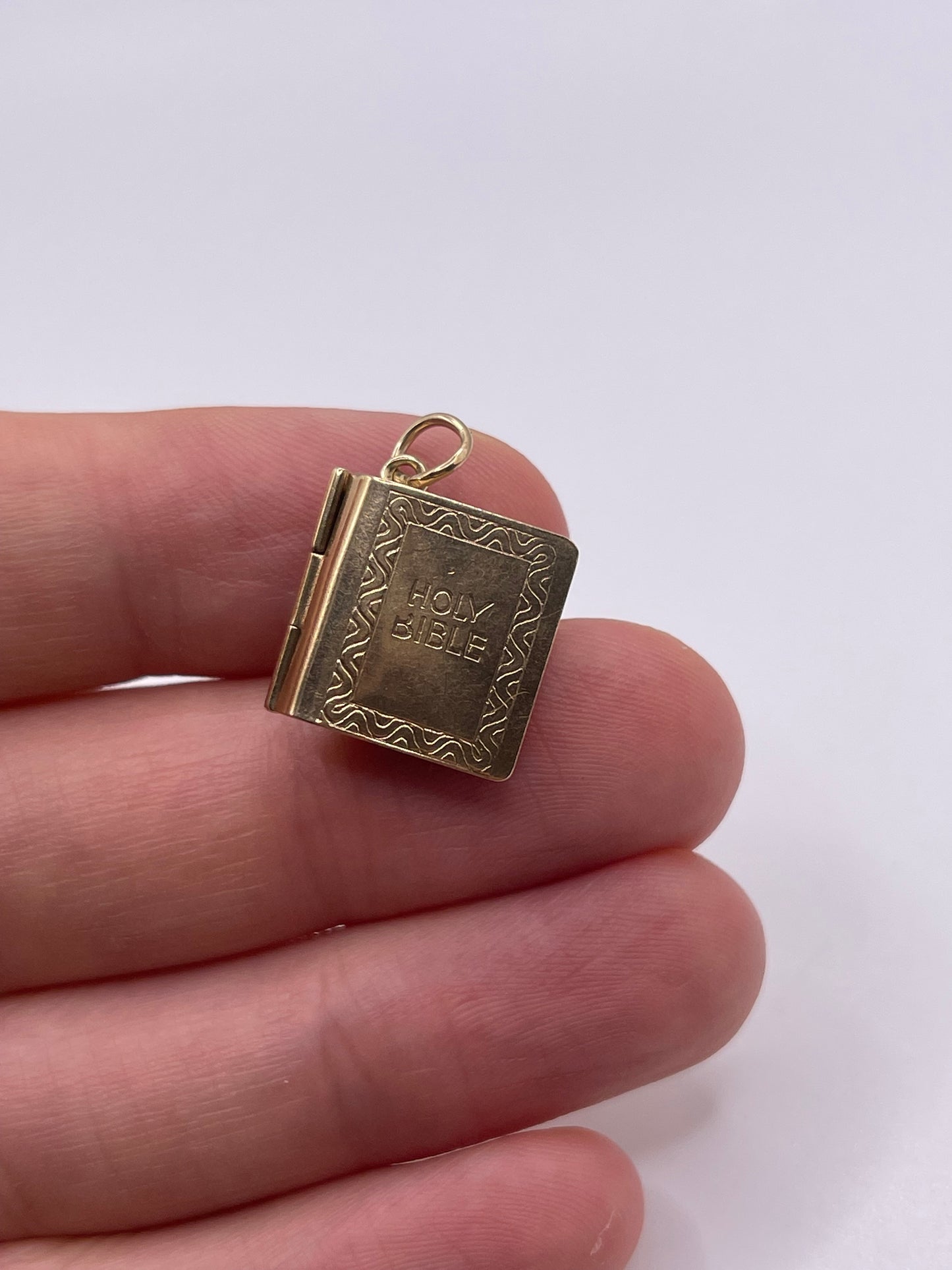 9ct gold bible charm