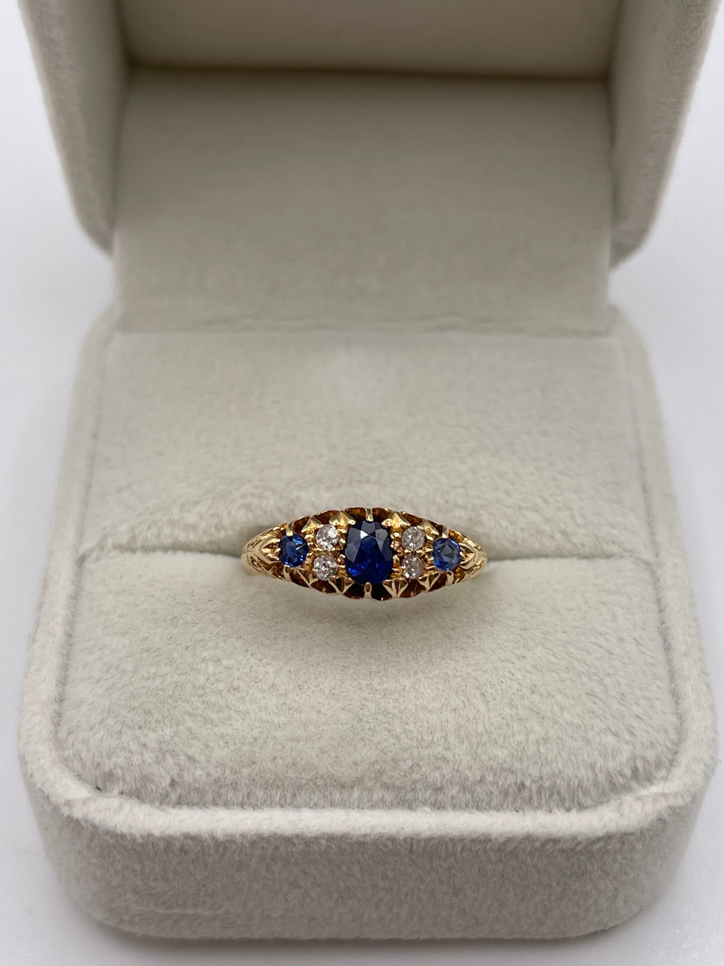 Antique 18ct gold sapphire and diamond ring
