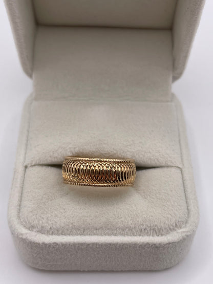 9ct gold patterned band