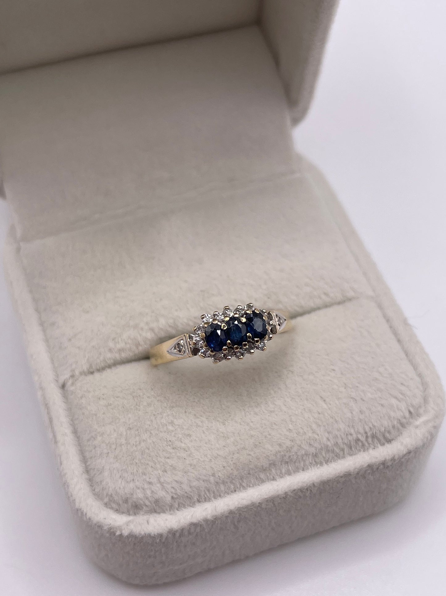 9ct gold sapphire and diamond ring