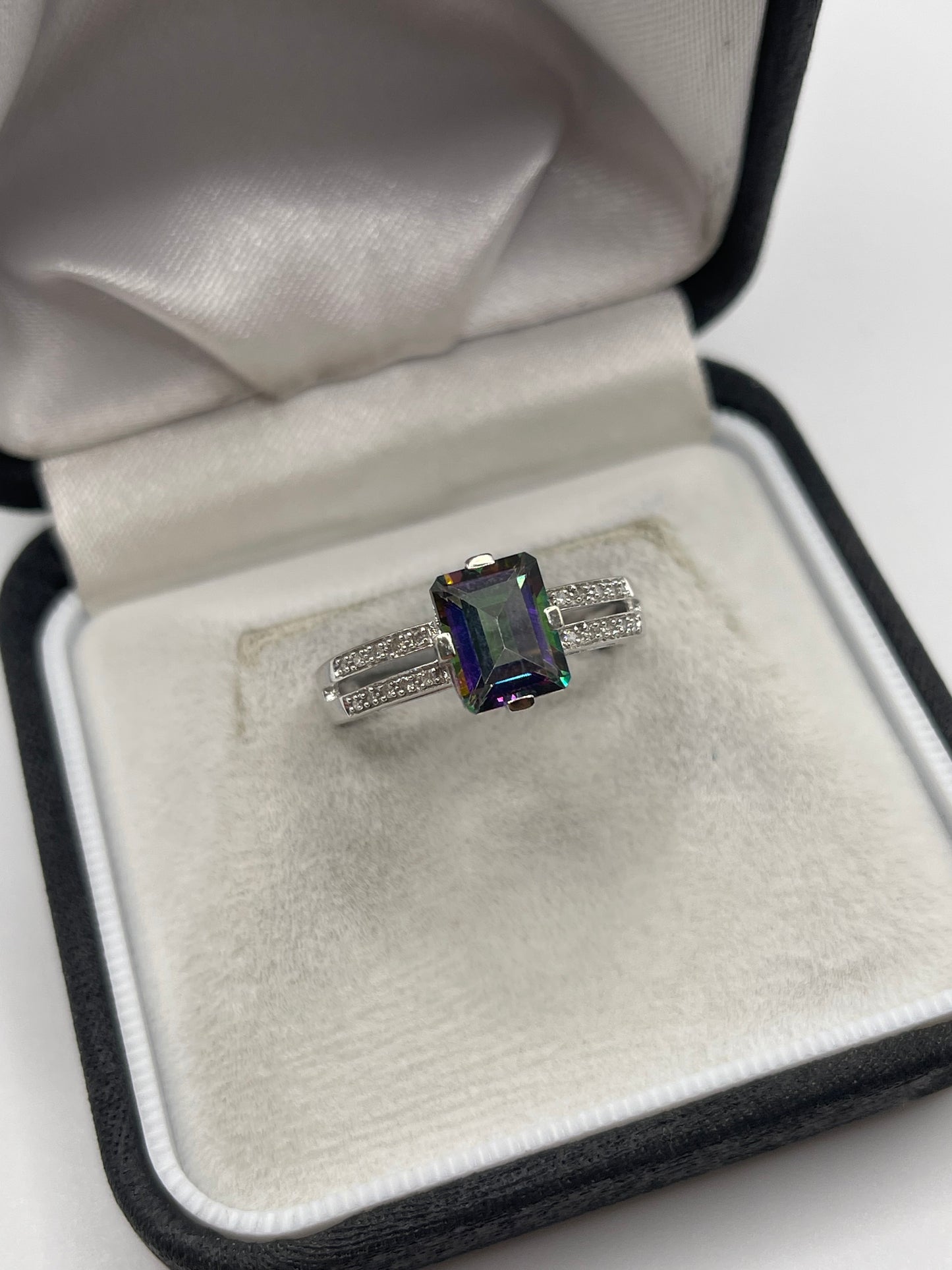 9ct white gold mystic topaz and diamond ring