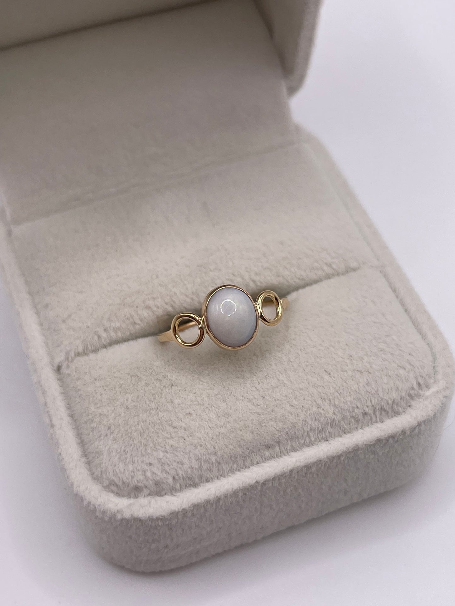 9ct gold opal ring