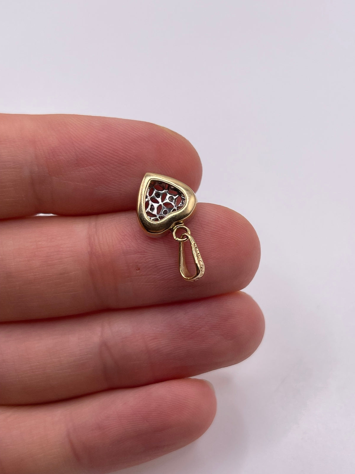 9ct gold diamond heart pendant