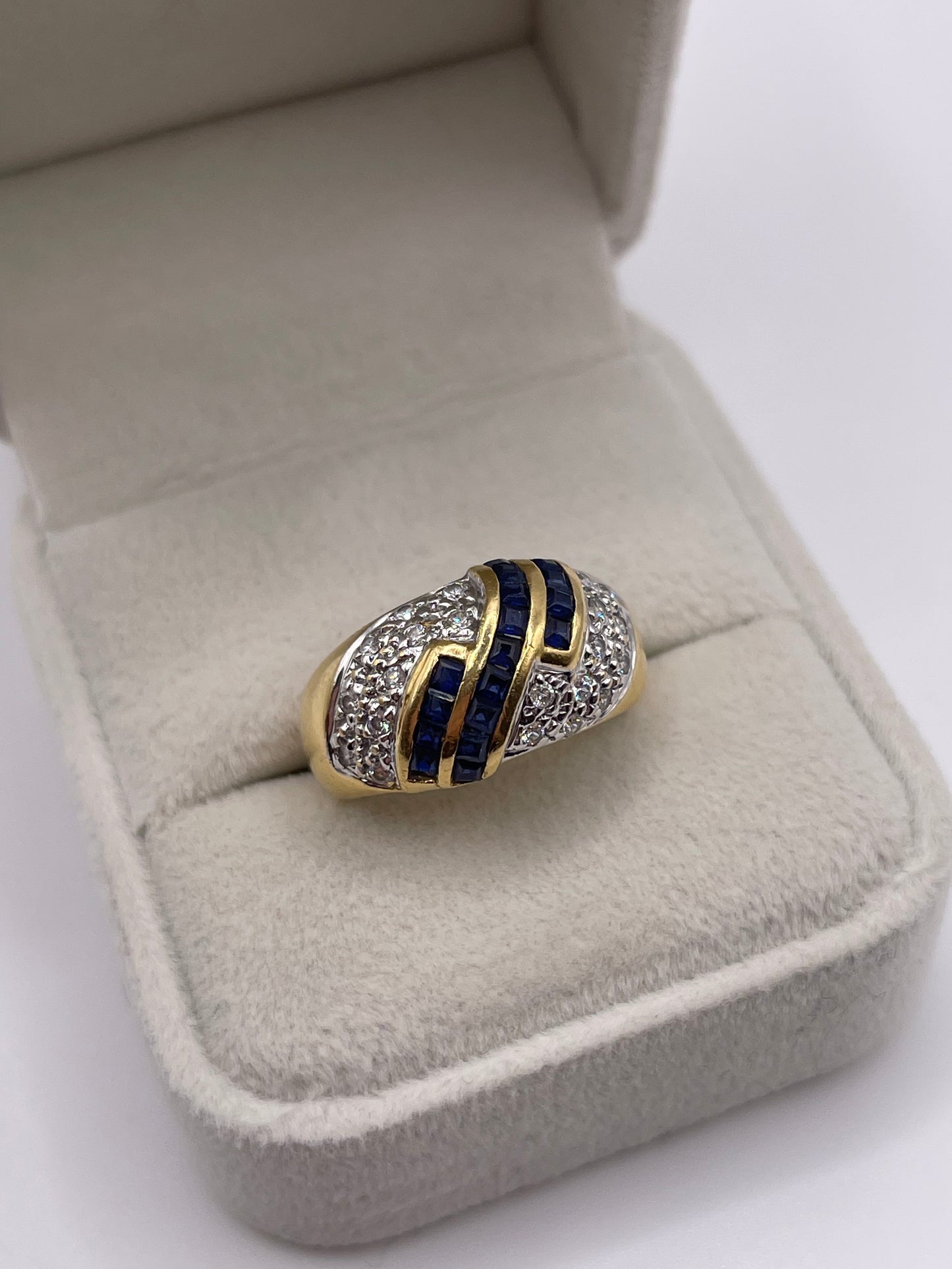 18ct gold sapphire and diamond ring
