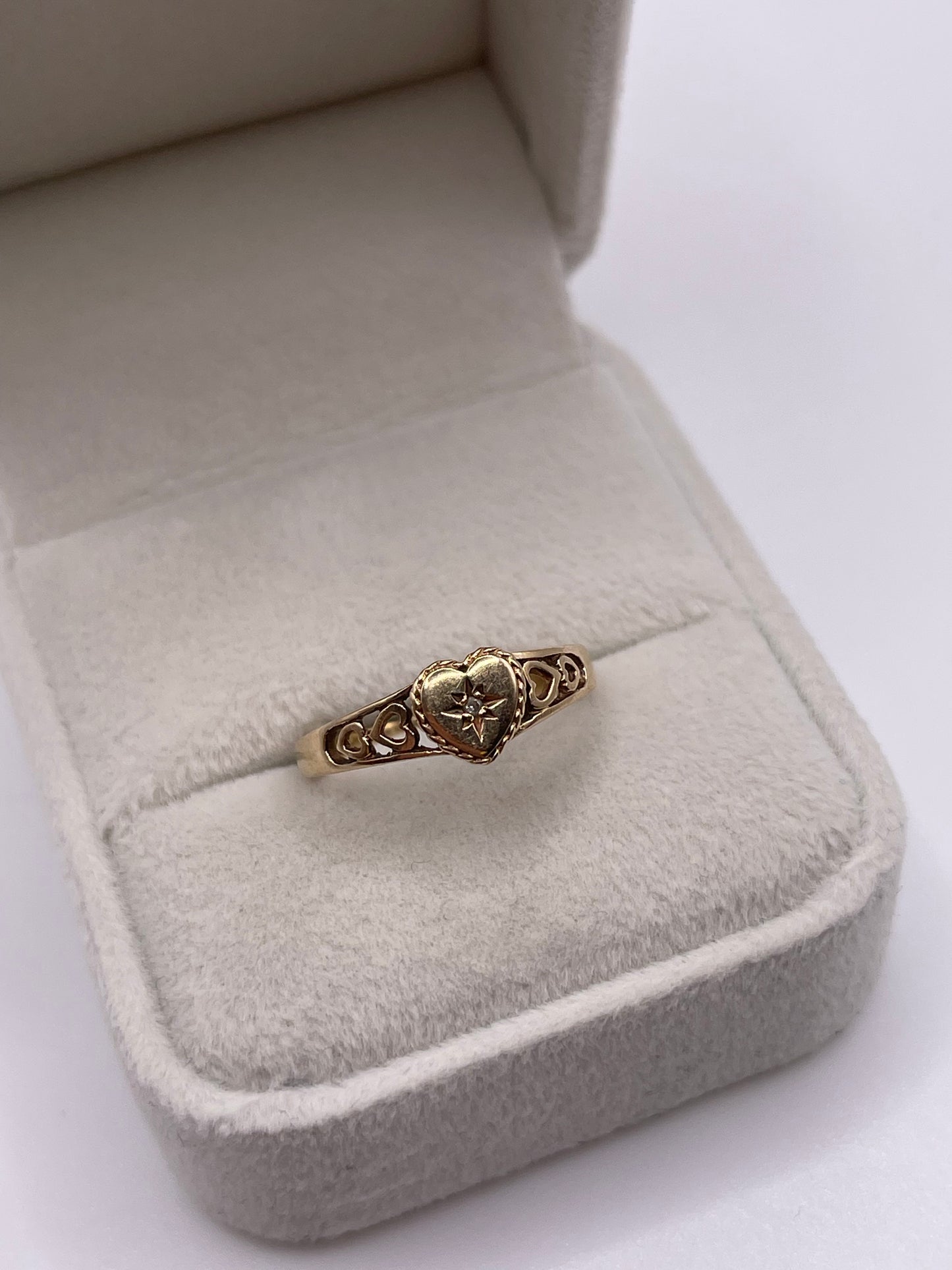 9ct gold diamond heart ring