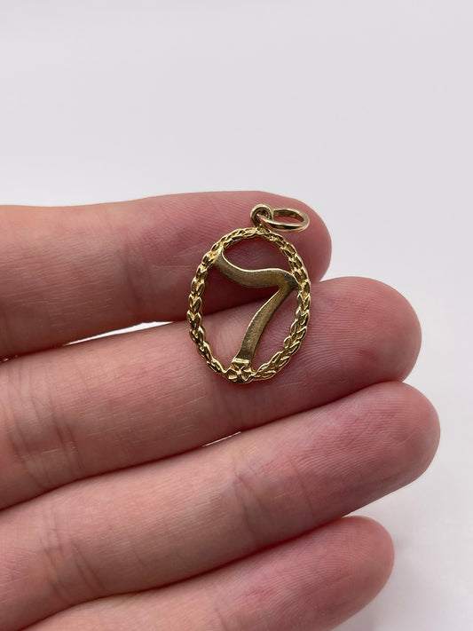 9ct gold 7 pendant