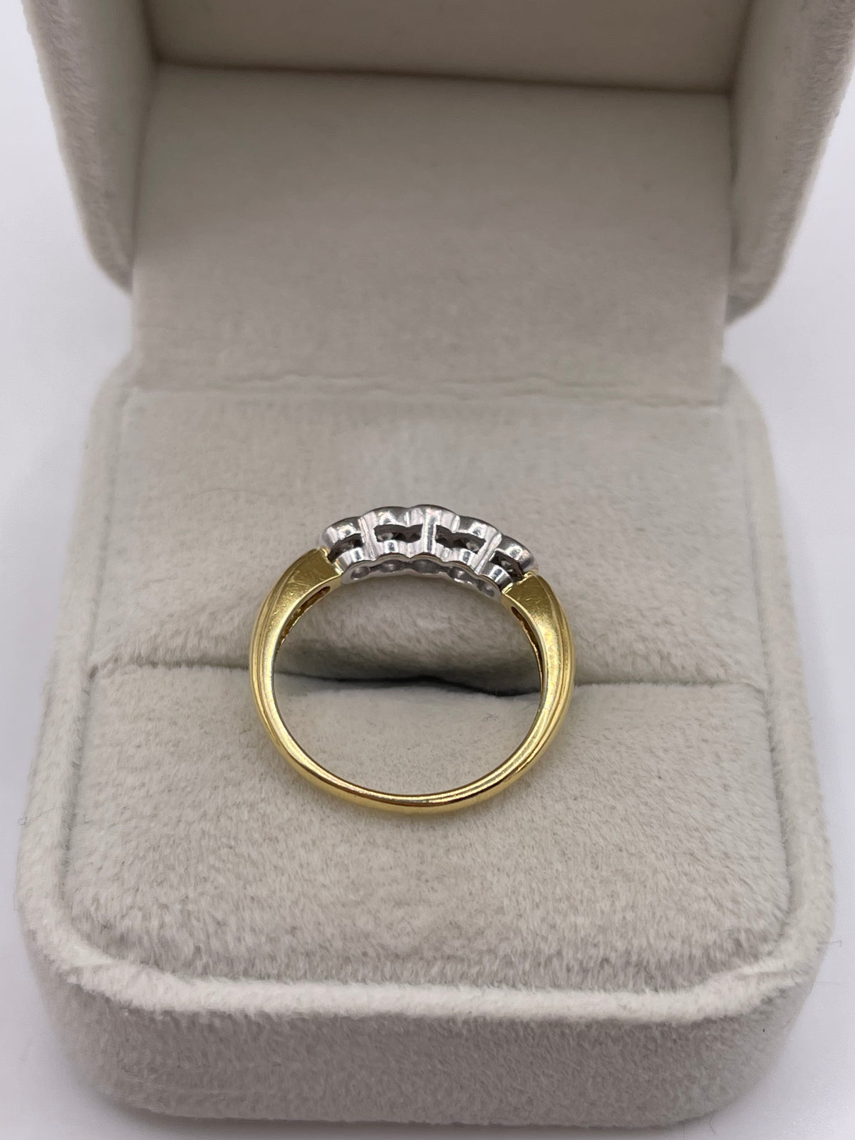 18ct gold diamond ring