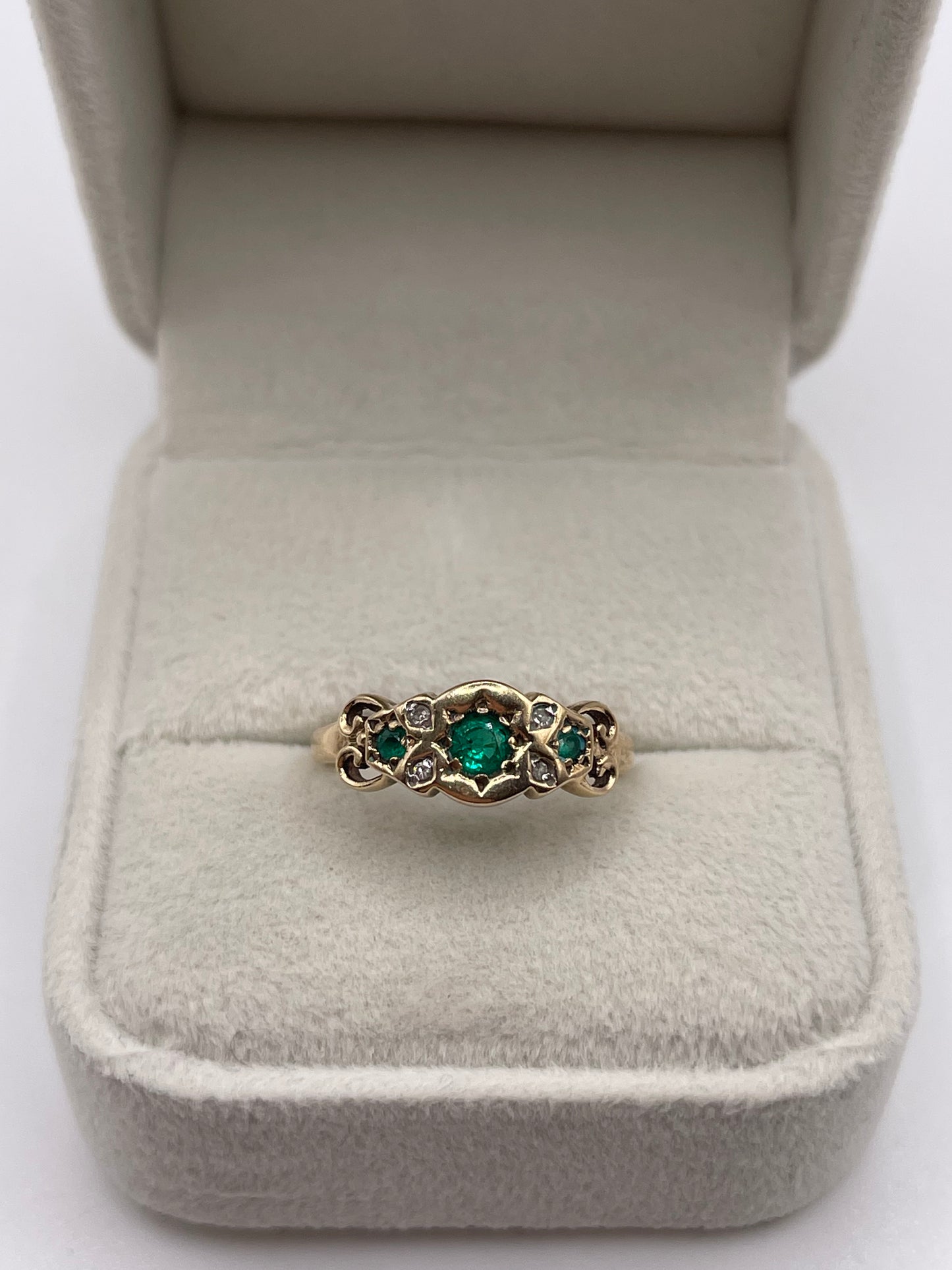 9ct gold green agate and diamond ring