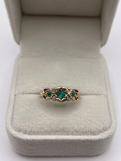 9ct gold green agate and diamond ring