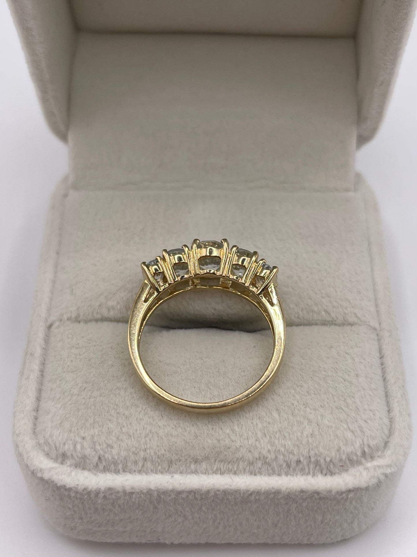 9ct gold aquamarine ring