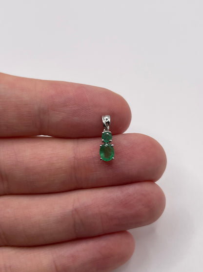 9ct white gold emerald pendant