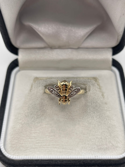 9ct gold diamond bee ring