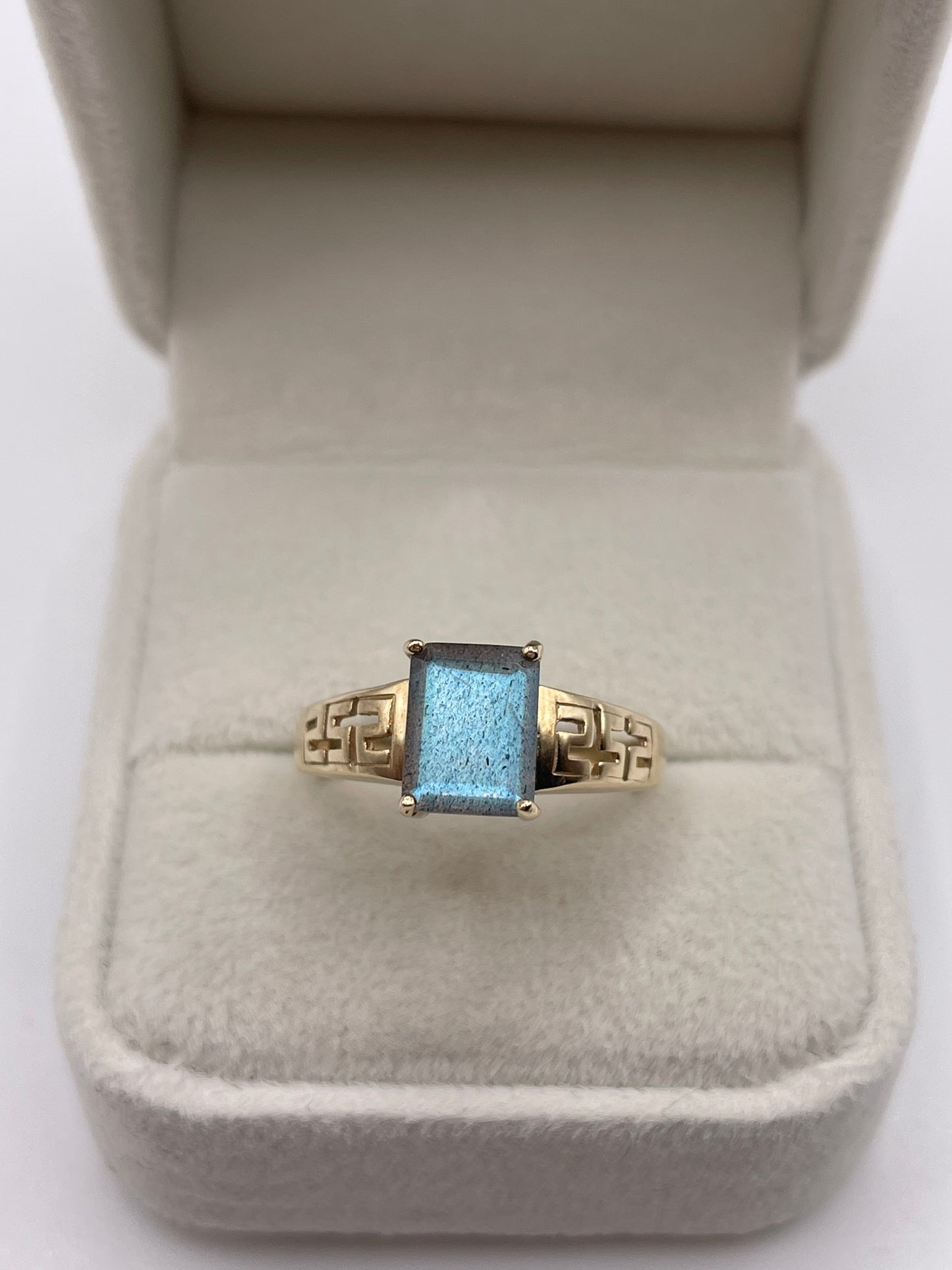 9ct gold labradorite ring