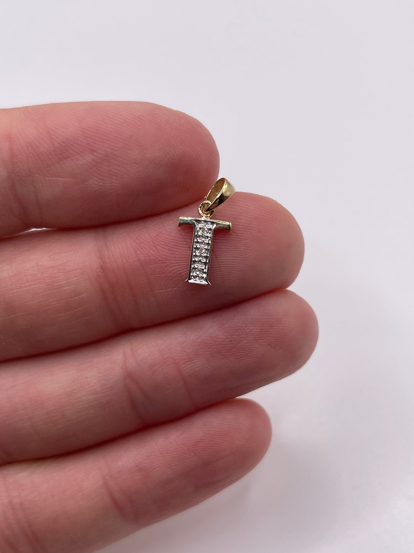 9ct gold diamond initial T pendant